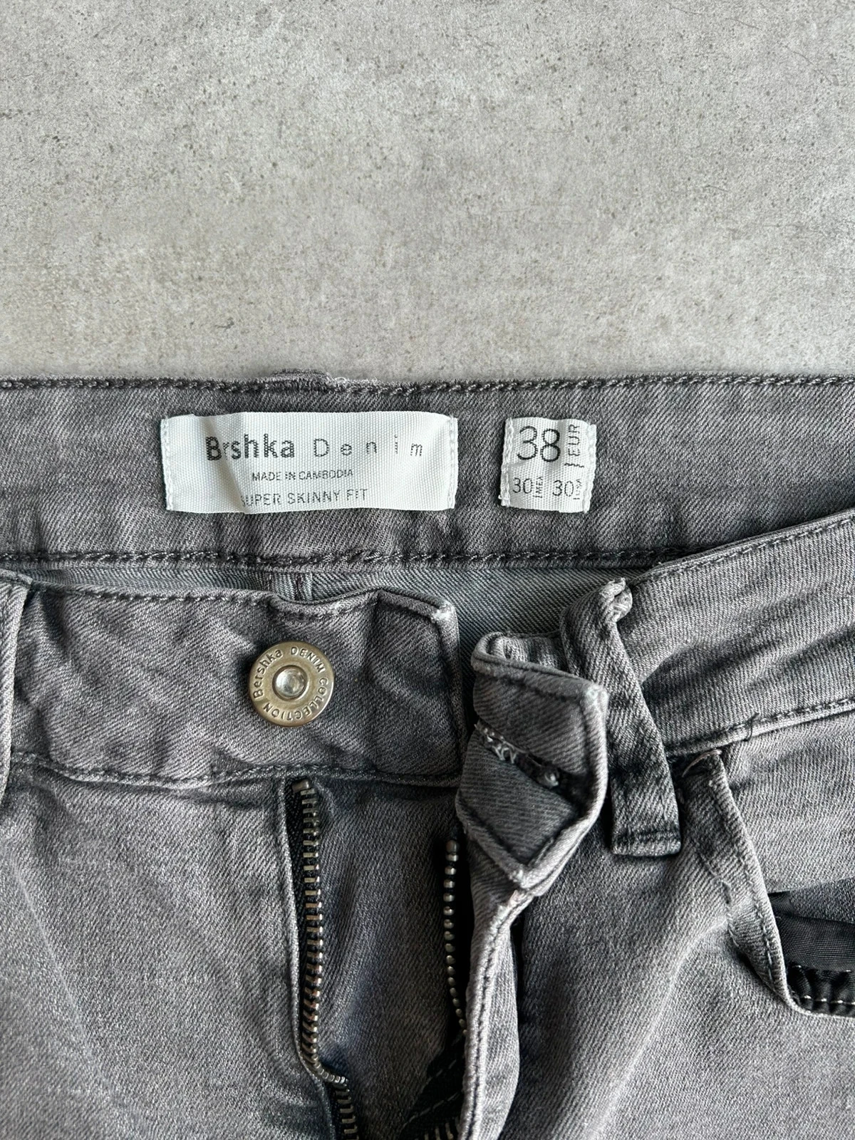 Pantalón hombre Bershka gris talla 38 – photo 3